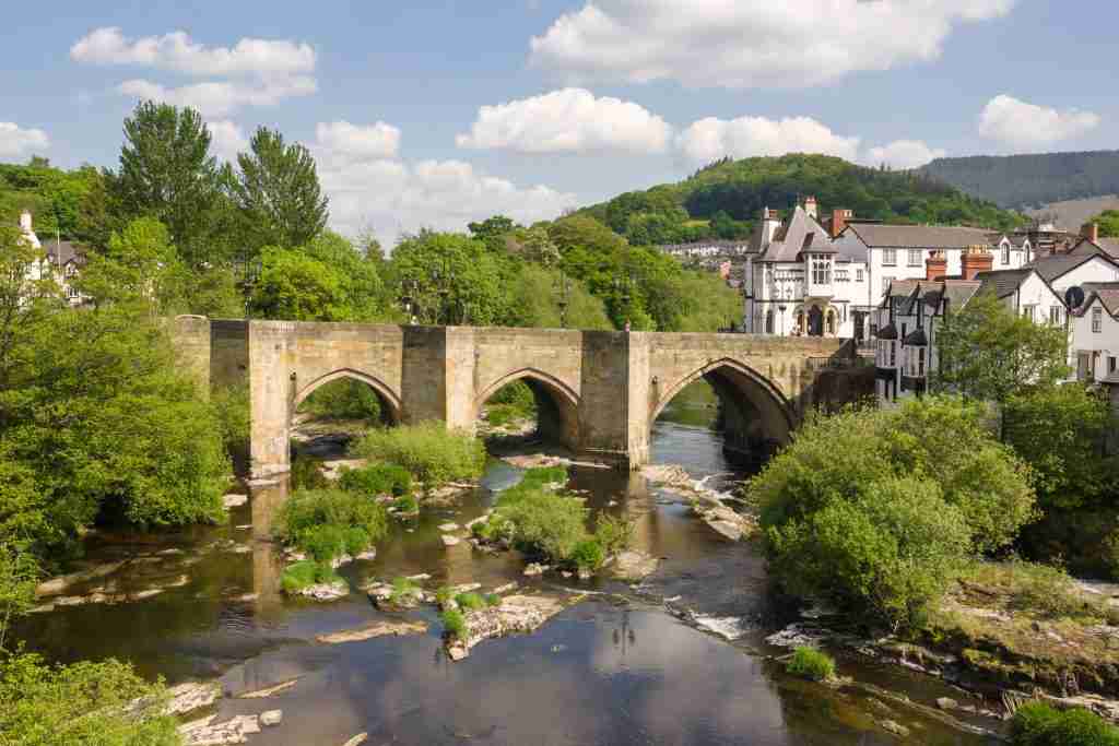 Direct Cremation in Denbighshire - image of Dee Bridge in Llangollen for location