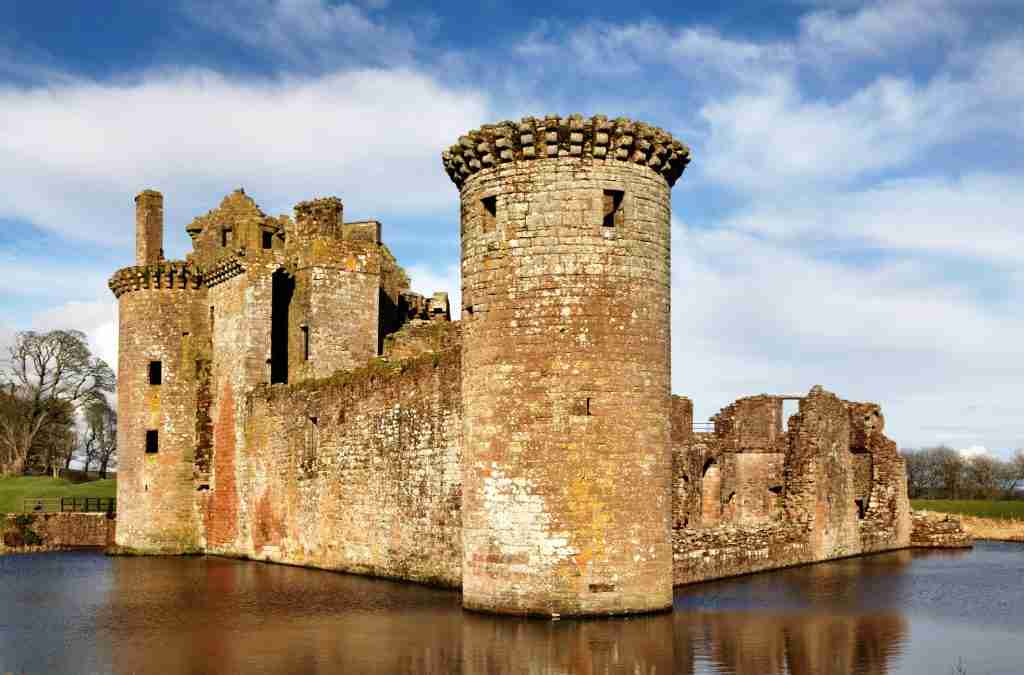 Direct Cremation in Dumfries and Galloway - image of Caerlaverock Castle for location